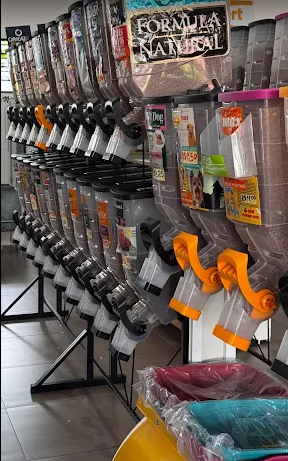 Equipe Casa do Criador atendendo cliente